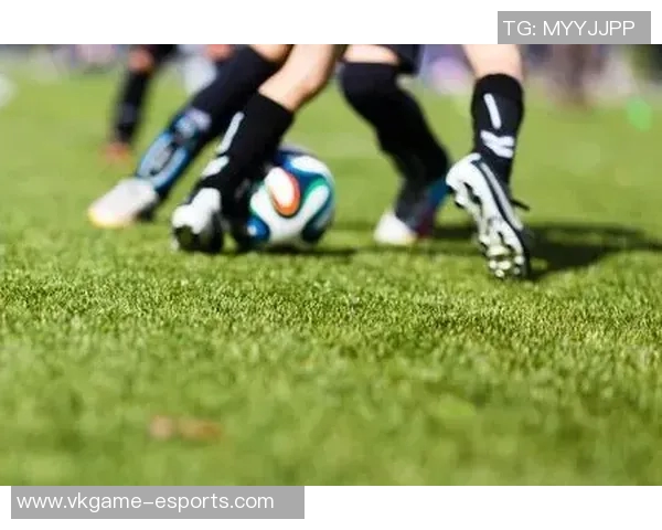 百大足球球星风采集结图鉴全景呈现精彩瞬间与辉煌成就 百大足球球星风采集结图鉴全景呈现精彩瞬间与辉煌成就